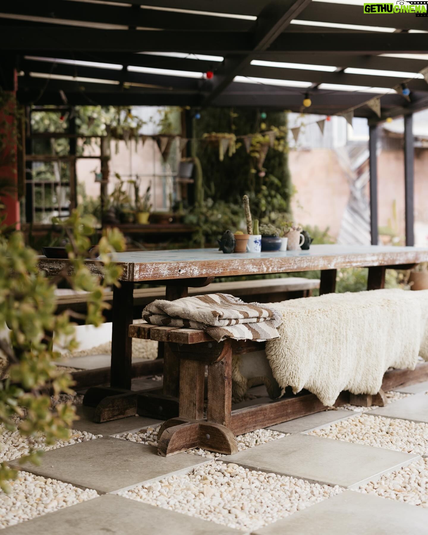 Poh Ling Yeow - 5.6K Likes - There’s a wondrous quality to the Adelaide home – full to the brim with treasures – of MasterChef Australia’s new judge, Poh Ling Yeow (@pohlingyeow) 🌟
For the multitalented cook and artist, beauty can be found in everyday items that some might overlook as obsolete or mundane.
“My house has become a bit of a canvas,” she says. “I guess it’s a bit of an unconventional space. But I need to be surrounded by beauty. That’s a huge part of my life philosophy,” she reflects.
“I love repurposing things, and it’s very much how I live my life – even with food.”
Visit the 🔗 in our bio for a full tour of Poh’s treasure-filled home.