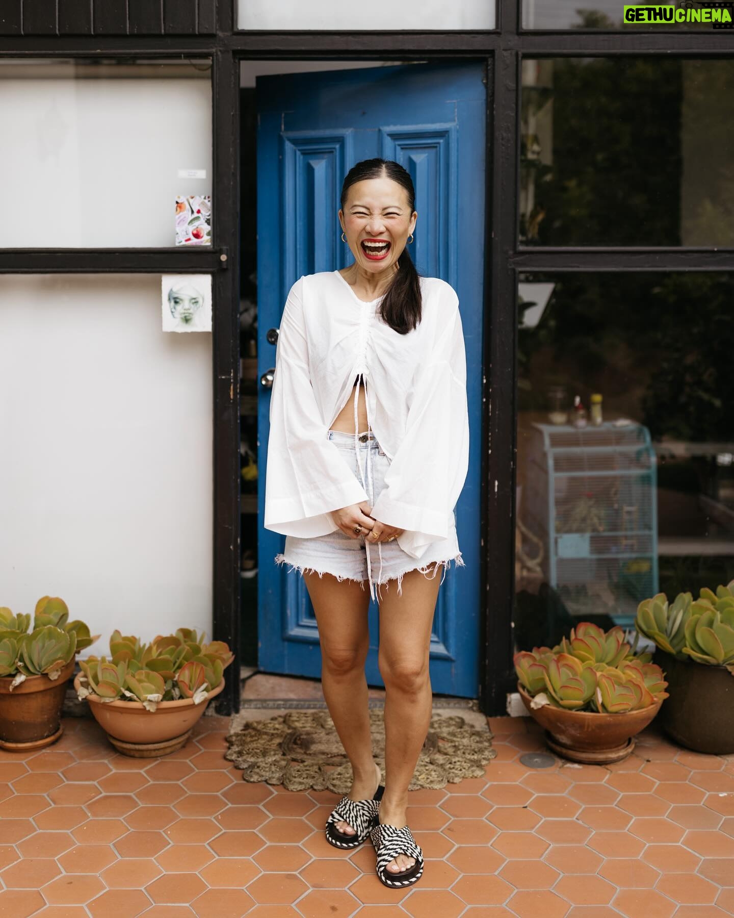 Poh Ling Yeow - 5.6K Likes - There’s a wondrous quality to the Adelaide home – full to the brim with treasures – of MasterChef Australia’s new judge, Poh Ling Yeow (@pohlingyeow) 🌟
For the multitalented cook and artist, beauty can be found in everyday items that some might overlook as obsolete or mundane.
“My house has become a bit of a canvas,” she says. “I guess it’s a bit of an unconventional space. But I need to be surrounded by beauty. That’s a huge part of my life philosophy,” she reflects.
“I love repurposing things, and it’s very much how I live my life – even with food.”
Visit the 🔗 in our bio for a full tour of Poh’s treasure-filled home.