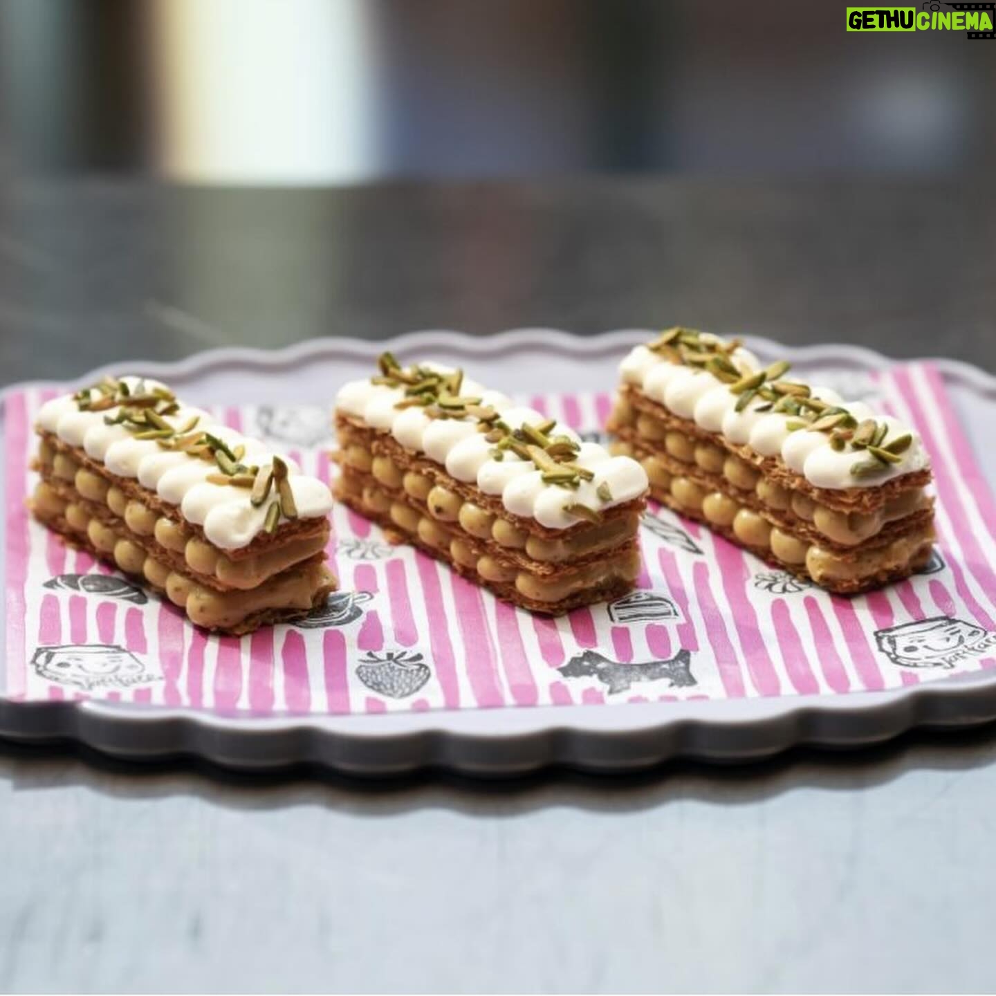 Poh Ling Yeow Instagram - Would you choose time or ingredients for tonight’s @masterchefau immunity challenge? Find out how this unfolds on @10playau if u missed it on @channel10au ! And yes, Pistachio Praline Millyfillys will be in #thejamfacecakequarium this Sunday! Yahoo!!!! 👻 Styling @charmainedepasquale_stylist Dress @the.official.saint.stella.m