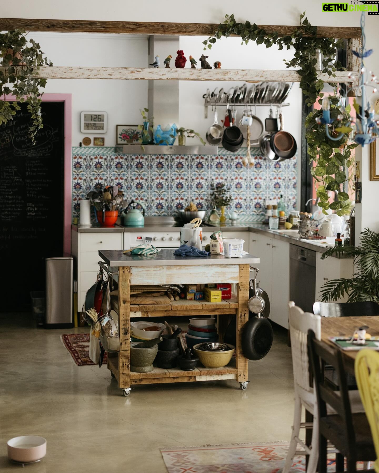 Poh Ling Yeow - 5.6K Likes - There’s a wondrous quality to the Adelaide home – full to the brim with treasures – of MasterChef Australia’s new judge, Poh Ling Yeow (@pohlingyeow) 🌟
For the multitalented cook and artist, beauty can be found in everyday items that some might overlook as obsolete or mundane.
“My house has become a bit of a canvas,” she says. “I guess it’s a bit of an unconventional space. But I need to be surrounded by beauty. That’s a huge part of my life philosophy,” she reflects.
“I love repurposing things, and it’s very much how I live my life – even with food.”
Visit the 🔗 in our bio for a full tour of Poh’s treasure-filled home.