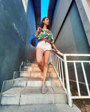 Pooja Bhamrrah Instagram - Righty-O! 
.
.
.
.
#iykyk #felixthecat #goadiaries #travelphotography #travel #sunkissed