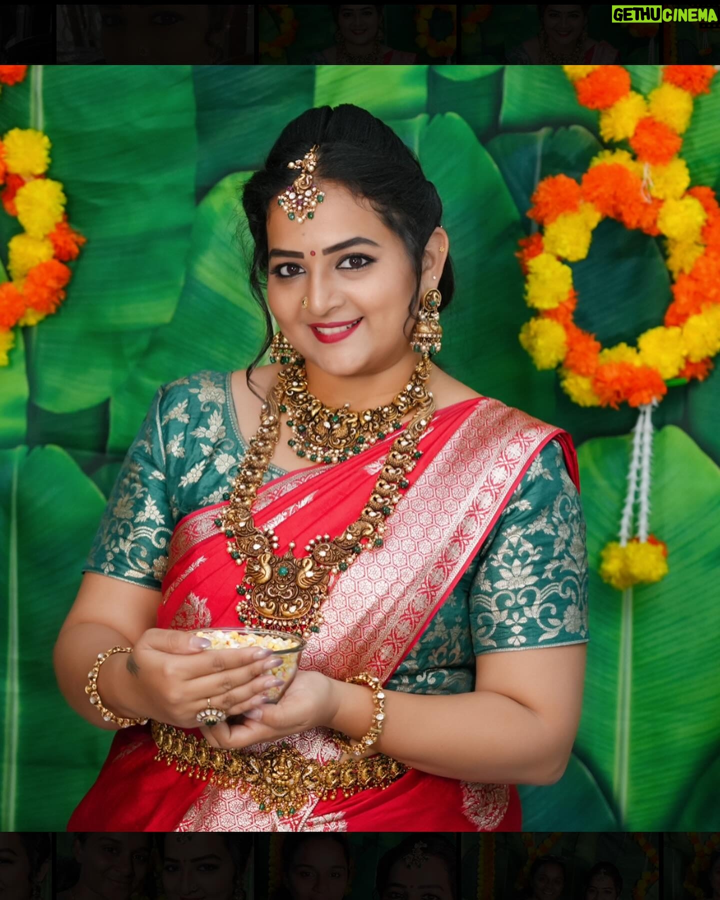 Pooja Murthy - 2.7K Likes - Let the bonfire of Sankranti burn away your worries and ignite the spark of hope and optimism within you. May the kites of Sankranti carry away your sorrows and troubles, leaving behind a clear sky filled with dreams and aspirations. Let the joyous spirit of Sankranti fill your home with love, laughter, and delicious feasts. āHappy Sankrantiā
Pc: @chitra_palani_photography
Jewellery: @emmadi_silver_jewellery_hyd
Outfit: @sahasraadesigners
