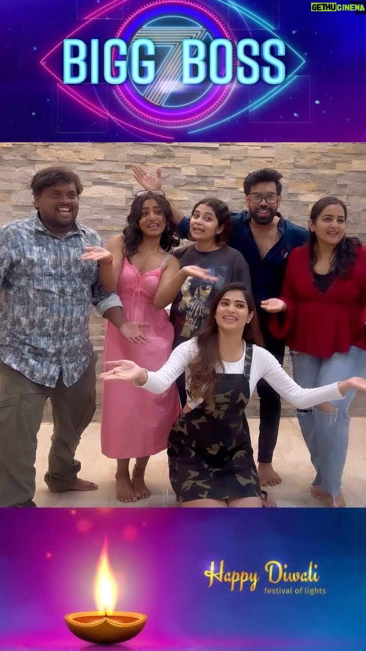 Pooja Murthy - 184.3K Likes - Andhariki Deepawali Subhakankshaluš
#BiggBoss #Season7
@daminibhatlach @subhashree.rayaguru @nayani_pavani @pooja.murthy.official @tastyteja #MeeAataSandeepMaster
Costume designer @kanishk_ethnics
