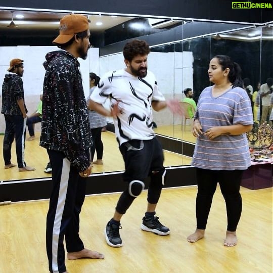 Pooja Murthy - 21.3K Likes - Baladitya and Pooja bring hilarious fun to their dance practice sessions. Don't miss their incredible performances on Neethone Dance 2 every Saturday and Sunday at 9:00 PM only on Star Maa!šš
#NeethoneDance2 #StarMaa #adija