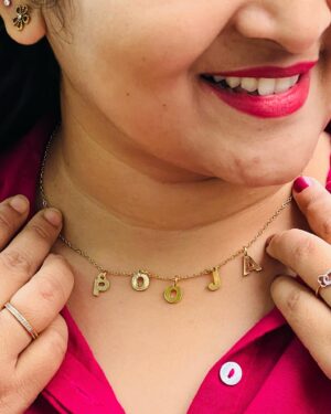 Pooja Murthy Instagram - True elegance for me is the manifestation of an independent mind😇Elegance isn't solely defined by what you wear☺️It's how you actually carry yourself 🥰
Beautiful customised name neck piece by @anscollection7 😍 
Pc: @chitra_dev_palani @chitra_palani_photography