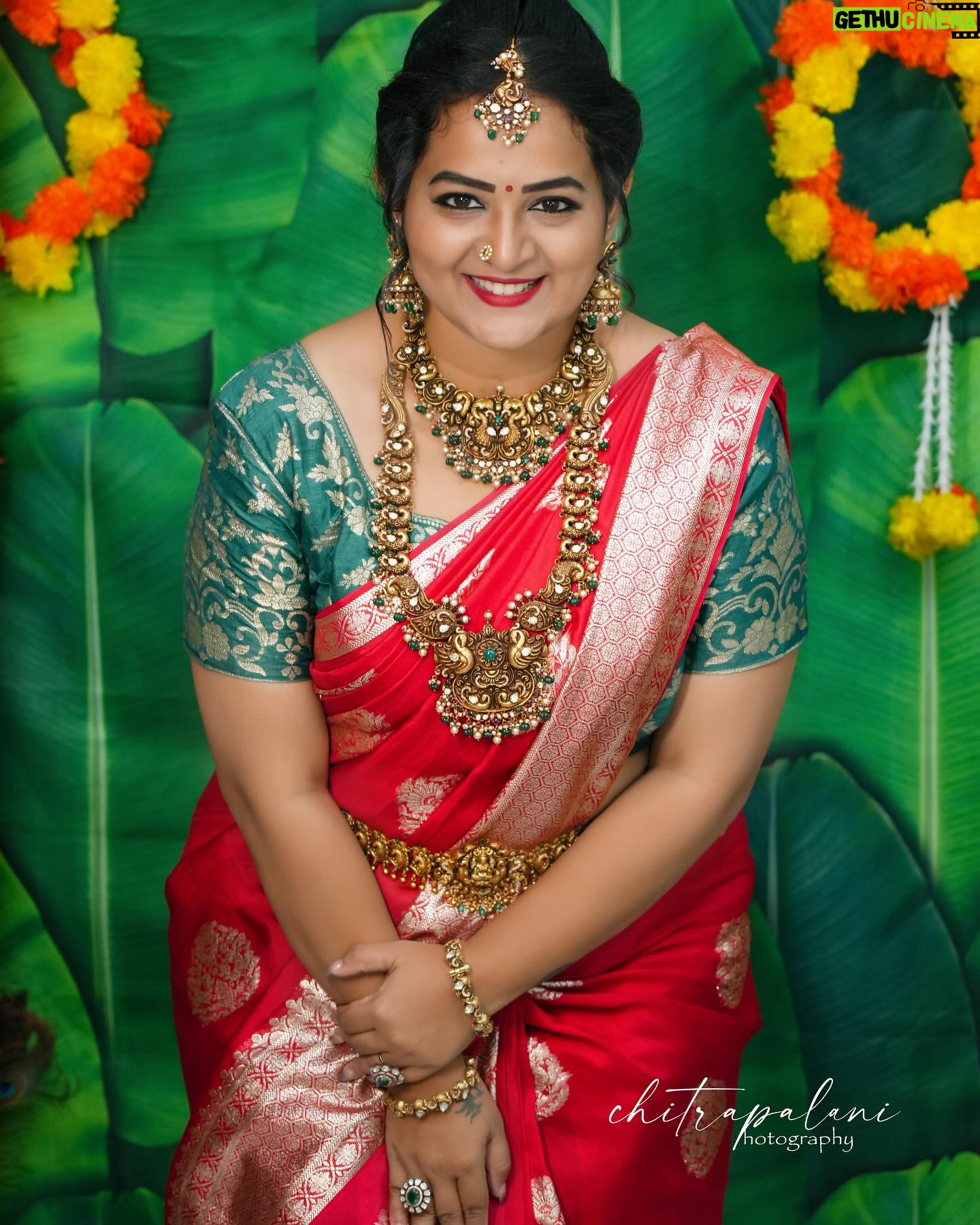 Pooja Murthy - 3.3K Likes - š¤ Change the way of looking at things and your soul will get a beautiful smile š„°
Pc: @chitra_palani_photography
Jewellery: @emmadi_silver_jewellery_hyd
Saree: @sahasraadesigners