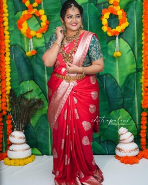 Pooja Murthy Instagram - 🤗 Change the way of looking at things and your soul will get a beautiful smile 🥰

Pc: @chitra_palani_photography 
Jewellery: @emmadi_silver_jewellery_hyd 
Saree: @sahasraadesigners
