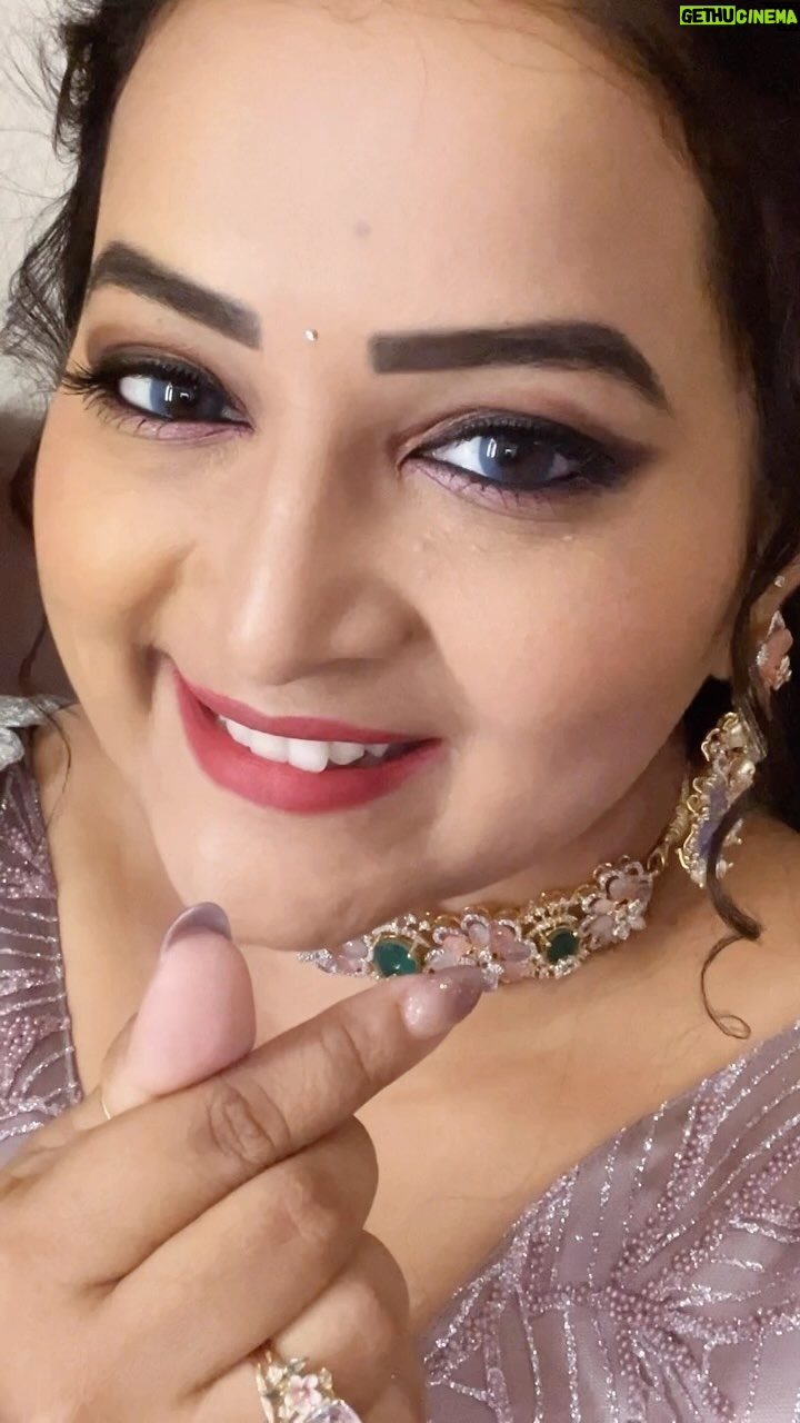 Pooja Murthy - 1.4K Likes - š„° If u start becoming thankful for what u have, instead of complaining about what u donāt, then happiness is d only emotion u feel š
Outfit: @sravani_desu ā£ļø
Jewellery: @emmadi_silver_jewellery_hyd ā£ļø