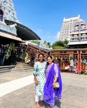 Pooja Murthy Instagram - GOD: With faith, discipline and selfless devotion to duty, there is nothing worthwhile that you cannot achieve✨
.
.
.
.
.
Day one of karthigai masam 🙏 feeling blessed at Thiruvannamalai with @pooja.murthy.official