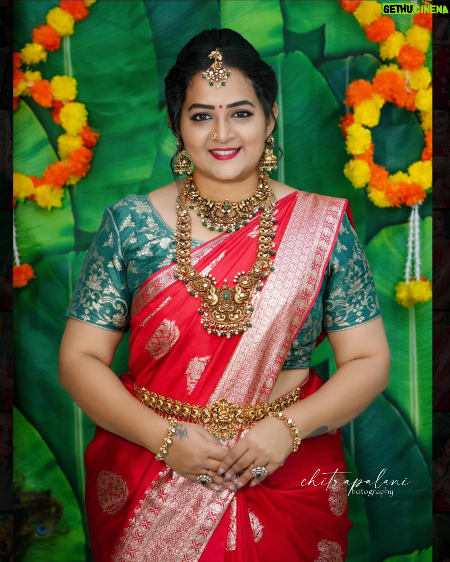 Pooja Murthy - 2.7K Likes - Let the bonfire of Sankranti burn away your worries and ignite the spark of hope and optimism within you. May the kites of Sankranti carry away your sorrows and troubles, leaving behind a clear sky filled with dreams and aspirations. Let the joyous spirit of Sankranti fill your home with love, laughter, and delicious feasts. āHappy Sankrantiā
Pc: @chitra_palani_photography
Jewellery: @emmadi_silver_jewellery_hyd
Outfit: @sahasraadesigners