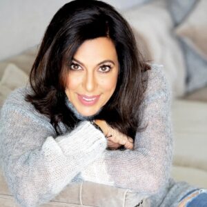 Pooja Bedi Instagram - Are you willing to step out of your comfort zone? 
Is your life black & white or are you open to the many shades of grey you prefer to ignore? 

Living by rigid black and white rules which dictate how you must think, behave and lead your life is the most limiting way to lead a life that should be multi-coloured. 

Colours of joy, anger, fantasy, reality, love, death, success, loss, passion, boredom, excitement, adventure, laughter and tears. Colours of our differences be it ethnicities, food, cultures, architecture, ways of worship, dress and more! 
But in order to live a life of colour, you need to experience and indulge the grey.

It is said that to live in the grey is to be comfortable with ambiguity and uncertainty. It opens you up to new ideas, and as Roma Tearne says “Grey has the ability, that no other colour has, to make the invisible visible”.

“Grey is the color of intellect, knowledge and wisdom. It is perceived as classic, refined, dignified, and conservative. Grey is a perfect neutral that lives between the extremes of black and white.” —Unknown

It’s time to emerge from the shadows and a comfort zone that may not serve your life purpose and find your true colours.

These Moments captured so beautifully by @pinkiemakhijani 
And of course... 
Dearest @aafreenmakeupandhair for the "I look good effortlessly" look!!!!! 😅😍❤️