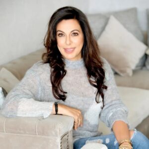 Pooja Bedi Instagram - Are you willing to step out of your comfort zone? 
Is your life black & white or are you open to the many shades of grey you prefer to ignore? 

Living by rigid black and white rules which dictate how you must think, behave and lead your life is the most limiting way to lead a life that should be multi-coloured. 

Colours of joy, anger, fantasy, reality, love, death, success, loss, passion, boredom, excitement, adventure, laughter and tears. Colours of our differences be it ethnicities, food, cultures, architecture, ways of worship, dress and more! 
But in order to live a life of colour, you need to experience and indulge the grey.

It is said that to live in the grey is to be comfortable with ambiguity and uncertainty. It opens you up to new ideas, and as Roma Tearne says “Grey has the ability, that no other colour has, to make the invisible visible”.

“Grey is the color of intellect, knowledge and wisdom. It is perceived as classic, refined, dignified, and conservative. Grey is a perfect neutral that lives between the extremes of black and white.” —Unknown

It’s time to emerge from the shadows and a comfort zone that may not serve your life purpose and find your true colours.

These Moments captured so beautifully by @pinkiemakhijani 
And of course... 
Dearest @aafreenmakeupandhair for the "I look good effortlessly" look!!!!! 😅😍❤️