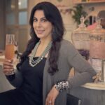 Pooja Bedi Instagram - A toast to immunity with crystal infused water at my wellness cafe in Anjuna, Goa.❤️ @happysoulcafe_goa Btw.. Can u spot 2 dragonflies?? And cheers to the team that make these minuets happen. @shashang_iyer : photo @seerathmystique : hair & make-up @dailyvoguejewellery for the glam.