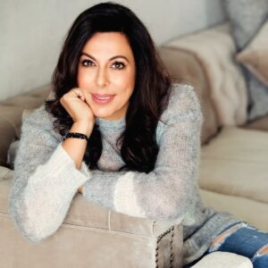 Pooja Bedi Instagram - Are you willing to step out of your comfort zone? 
Is your life black & white or are you open to the many shades of grey you prefer to ignore? 

Living by rigid black and white rules which dictate how you must think, behave and lead your life is the most limiting way to lead a life that should be multi-coloured. 

Colours of joy, anger, fantasy, reality, love, death, success, loss, passion, boredom, excitement, adventure, laughter and tears. Colours of our differences be it ethnicities, food, cultures, architecture, ways of worship, dress and more! 
But in order to live a life of colour, you need to experience and indulge the grey.

It is said that to live in the grey is to be comfortable with ambiguity and uncertainty. It opens you up to new ideas, and as Roma Tearne says “Grey has the ability, that no other colour has, to make the invisible visible”.

“Grey is the color of intellect, knowledge and wisdom. It is perceived as classic, refined, dignified, and conservative. Grey is a perfect neutral that lives between the extremes of black and white.” —Unknown

It’s time to emerge from the shadows and a comfort zone that may not serve your life purpose and find your true colours.

These Moments captured so beautifully by @pinkiemakhijani 
And of course... 
Dearest @aafreenmakeupandhair for the "I look good effortlessly" look!!!!! 😅😍❤️