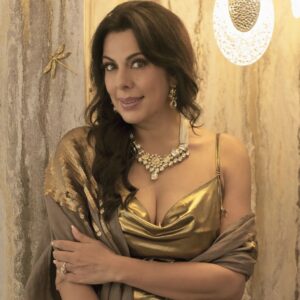 Pooja Bedi Instagram - Decided to add a bit of glamour to my goa life that normally has me in work clothes and no make up. Like it? 
Btw... How many dragonflies can u spot? 

@shashang_iyer thanks for the lovely shots. 
@seerathmystique u have magic in your brushes.❤️
@dailyvoguejewellery
 Your jewellery is FABBBB!!!
Location: @happysoullifestyle shop in goa.