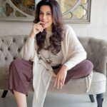 Pooja Bedi Instagram - Happiness keeps you pretty on the inside. I am often asked how I am able to smile & laugh and exude positivity all the time, even in stressful times. I say it's all about how you program yourself to respond to what happens. I love life.... and my life today is the result of MY CHOICES. I blame no one for the downs and choose to celebrate the ups with everyone I connect with. Curiousity, passion and a healthy sense of mischief keeps me looking forward to whatever is coming next. tough times don't last, tough people do. Happy People don't have the best of everything, they make the best of everything. Gratitude. Gratitude. Gratitude. for what I had, what I have, what I will have. and a biggggg shoutout to the lovely women that created this warm, cosy, happy at home look for me. @pinkiemakhijani - photo @aafreenmakeupandhair - make up and hair thank you for beautiful memories.