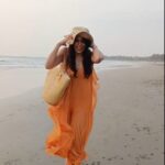 Pooja Bedi Instagram - My 2 different realities in 1 lifetime. Do u have multiple versions of you??? ... how do u multitask them? Thanks @theroshniali for great visuals @seerathmystique For always making me look good @felixbeachgoa