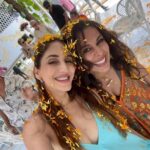 Pooja Bedi Instagram - Gentle. Fun. Happy & with loved ones @happysoul_goa Hope your holi was equally memorable❤️ @happysoullifestyle #happysoulmoment #happysoulevents #happysoulindia #HappySoulGinGarden q