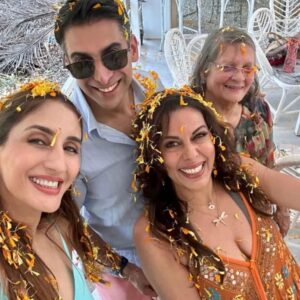 Pooja Bedi Instagram - Gentle.  Fun. Happy & with loved ones @happysoul_goa

Hope your holi was equally memorable❤️

@happysoullifestyle 
#happysoulmoment 
#happysoulevents 
#happysoulindia 
#HappySoulGinGarden q