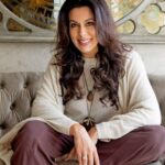 Pooja Bedi Instagram - Happiness keeps you pretty on the inside. I am often asked how I am able to smile & laugh and exude positivity all the time, even in stressful times. I say it's all about how you program yourself to respond to what happens. I love life.... and my life today is the result of MY CHOICES. I blame no one for the downs and choose to celebrate the ups with everyone I connect with. Curiousity, passion and a healthy sense of mischief keeps me looking forward to whatever is coming next. tough times don't last, tough people do. Happy People don't have the best of everything, they make the best of everything. Gratitude. Gratitude. Gratitude. for what I had, what I have, what I will have. and a biggggg shoutout to the lovely women that created this warm, cosy, happy at home look for me. @pinkiemakhijani - photo @aafreenmakeupandhair - make up and hair thank you for beautiful memories.