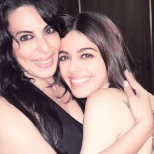 Pooja Bedi Instagram - Matching hearts and smiles❤️❤️❤️❤️❤️
Happppy 25th birthday @alayaf looooove u so so so sooooooo much. 
U make me so happy
U make the world a better place
u make every moment on this planet matter... for yourself and others as well. 
May you always radiate with love, kindness, goodness and self-love. 

U matter. U are soooo loved. 
So very very proud of the human being,  woman, and  professional that you are today. ❤️