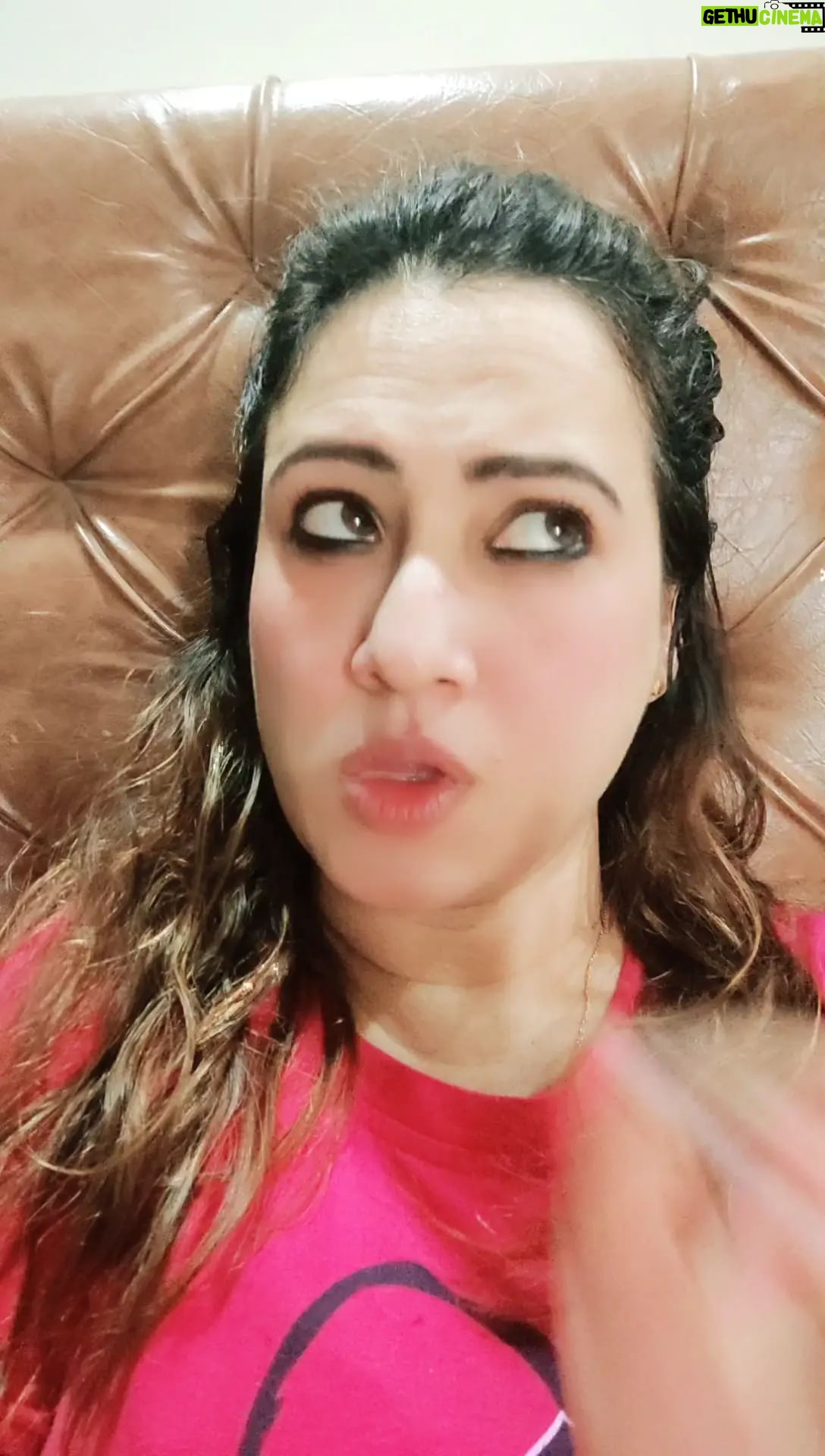 Pooja Joshi Arora Instagram - Aapko pata hai pooja kon hai he he he he