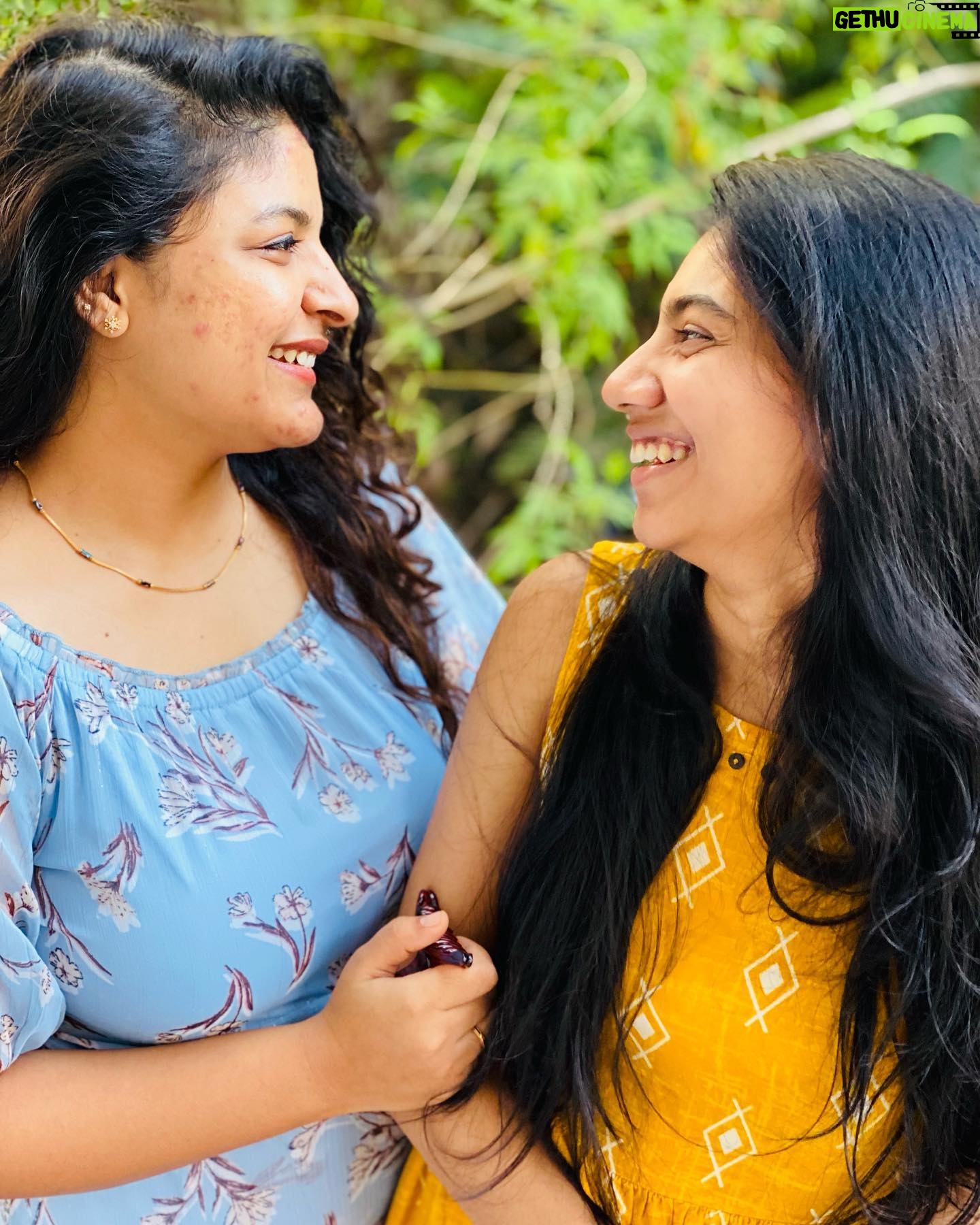 Pooja Kannan Instagram - Never knew we’d be each other’s anti-depressants 👩🦱👩🦰 #bestcousin #goodhairday
