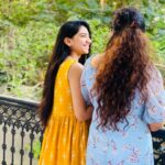 Pooja Kannan Instagram - Never knew we’d be each other’s anti-depressants 👩‍🦱👩‍🦰 #bestcousin #goodhairday