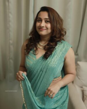 Poojitha Instagram - Smiles can take you miles 😇

Thank you
 @haan_tomfashionstylist for being the best stylist
@s_a_r_a_t_h__s__n_a_i_r for the lovely frames . 
@alameen_fashion_jewels for the beautiful jewellery 

#photos #indian #actors #happy #goodvibes #malayalam #actress