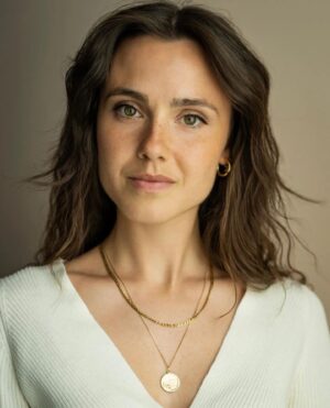 Poppy Drayton Instagram - New shots. Same face. 

📷: @yellowbellyphoto