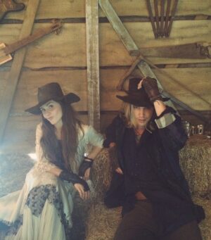 Poppy Drayton Instagram - Wil & Amberle 🖤