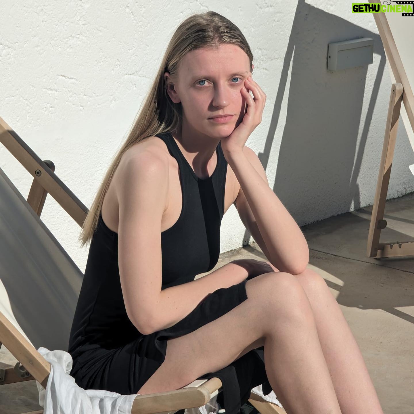 Poppy Lee Friar - 3.4K Likes - A bigger splash.
💦🏊🏻♀️💦