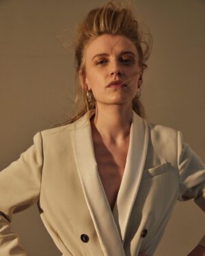 Poppy Lee Friar Instagram - @1883magazine Thank you for a delightful shoot and interview (link in bio). @klarawaldbergphotos @harrietnicolsonstylist @hannahdaviesmakeup @louisbyrneiciaiw ❤️ #tokillamockingbird #westend #fashion #acting #london