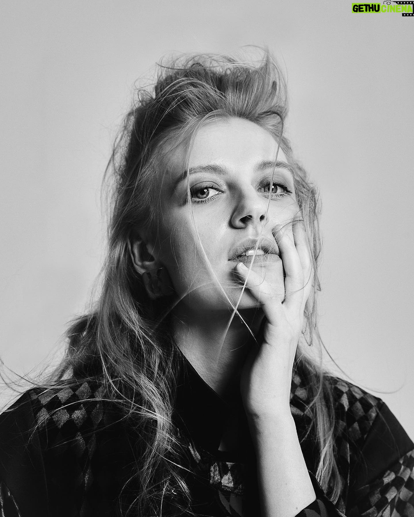Poppy Lee Friar - 2.8K Likes - @1883magazine Thank you for a delightful shoot and interview (link in bio). @klarawaldbergphotos @harrietnicolsonstylist @hannahdaviesmakeup @louisbyrneiciaiw ❤️ #tokillamockingbird #westend #fashion #acting #london