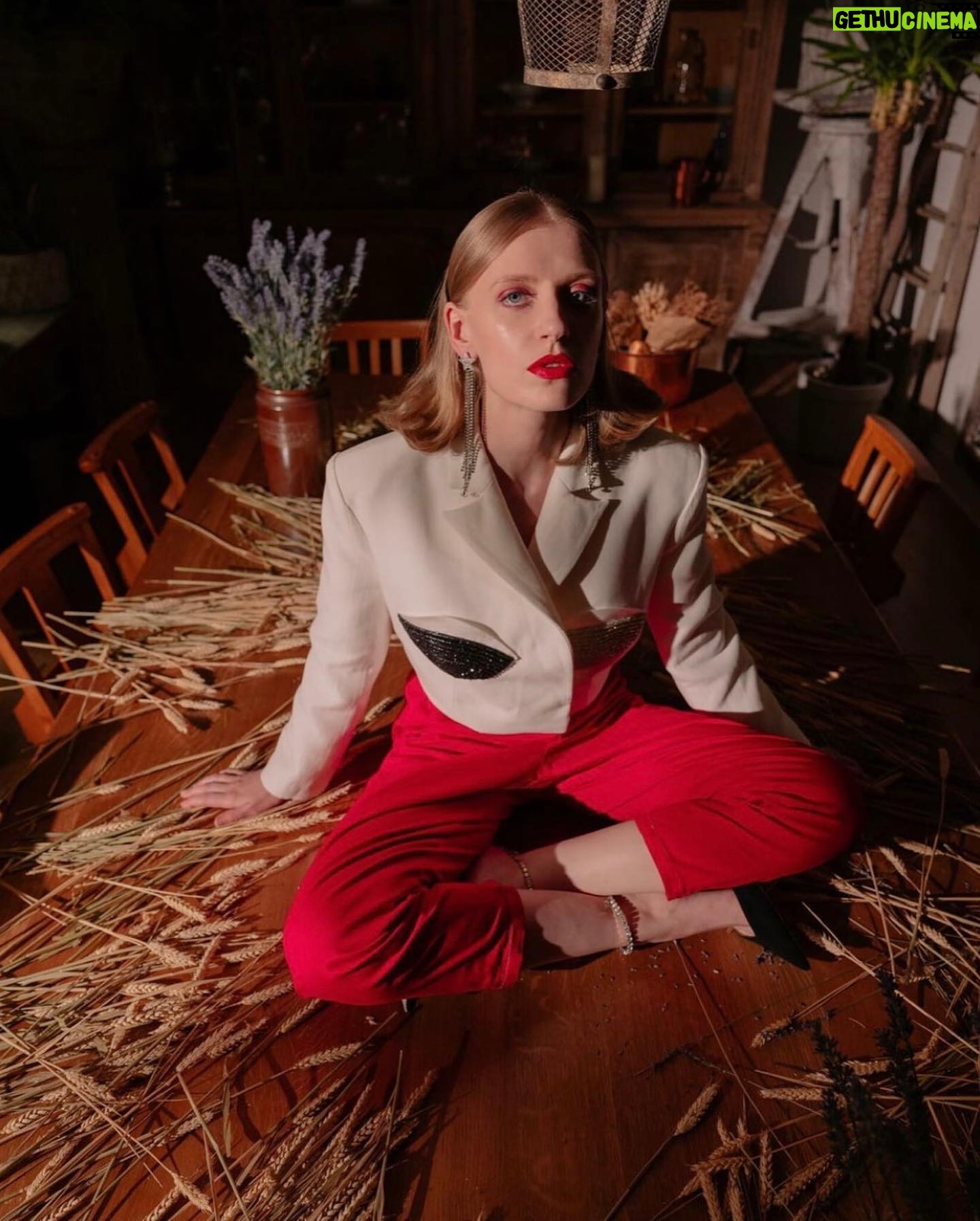 Poppy Lee Friar - 2.1K Likes - Thank you to the super cool @the_italian_reve and a style team on another level @valentina_carraro90 @johnnycarrano_ @alexandriastylist @louisbyrneiciaiw @kim.kiefer check out the interview and get your tickets for @mockingbirdwestend ❤️🔥💃#photoshoot#modelling#style#fashion#london#acting#tokillamockingbird#theatre#westend