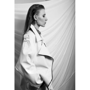 Poppy Lee Friar Instagram - And a few more shots from @coolamericamag and @jemimashoots @charlotteyeomansmakeup @jonchapmanhair @joshippen @vaughnericstewart @ava.wld 🖤🖤🖤thank you!!