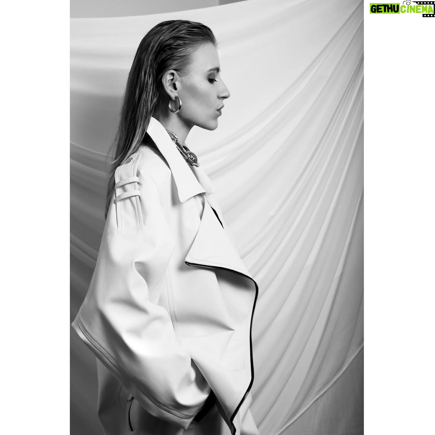 Poppy Lee Friar - 4.1K Likes - And a few more shots from @coolamericamag and @jemimashoots @charlotteyeomansmakeup @jonchapmanhair @joshippen @vaughnericstewart @ava.wld 🖤🖤🖤thank you!!