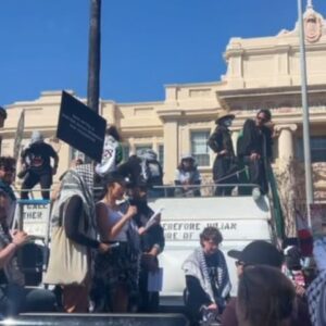 Poppy Liu Instagram - i love unions and i love palestine and i love organizing with my fellow union workers to urge our guild leadership to demand an immediate and permanent ceasefire in gaza 🍉🍉🍉

“Until our Guild leadership is ready to do so, we will continue to call out our industry’s blindspots—rooted in American exceptionalism, racism, xenophobia, and war-industry propaganda. A better storytelling business is possible, and we can build it anew together.”

@sagaftramembersforceasefire @filmworks4pal @jvp.la
