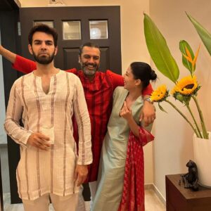 Poppy Jabbal Instagram - A few moments from the Diwali party .....
@karanvgrover

I missed out on pics with so many friends n family ...

#diwali #diwaliparty