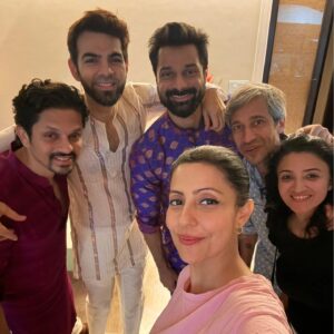 Poppy Jabbal Instagram - A few moments from the Diwali party .....
@karanvgrover

I missed out on pics with so many friends n family ...

#diwali #diwaliparty