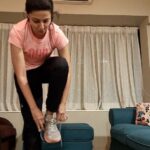 Poppy Jabbal Instagram - Take the test !! Did u pass ?? #oldmantest #challenge #stabilitychallenge #onelegstrength #hipstrength #yoga #stronglegs #challengeaccepted #strengthtest #coordinationtest