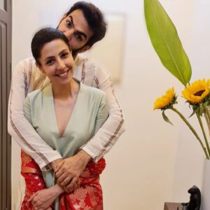 Poppy Jabbal Instagram - A few moments from the Diwali party .....
@karanvgrover

I missed out on pics with so many friends n family ...

#diwali #diwaliparty