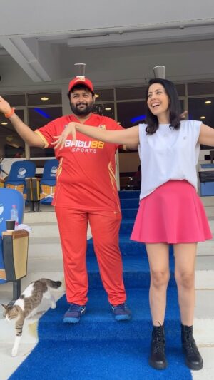 Poppy Jabbal Instagram - @musicthaman and @poppyjabbal groove to the beats of abrar’s entry, after an incredible win for @telugu.warriors. 

PS: The cat was a paid actor.

@danubeproperties Presents CCL UAE Weekend

#CCL2024 from February 23rd - March 25th and will be Live on JioCinema and Sony Ten 5.

#A23 #Parle2020 #CCLSeason10 #DanubeCCLUAE #TruckersUAE #CCLUAE #Chalosaathkhelein #CCLonJioCinema #CelebrityCricketLeague #JioCinema

@a23rummy @parle2020cookies 
@danubeproperties @bharathicementofficial @officialjiocinema @sonysportsnetwork @ccl.uae @truckersuaey
