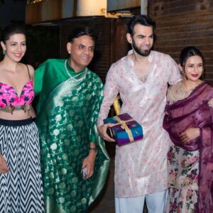 Poppy Jabbal Instagram - And Diwali is here ......
Warm hearts ,tight hugs ,marigolds 
I can smell the joy around me 

Outfit  by @souniagohil

#Diwali #party