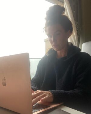Poppy Montgomery Instagram - Self care Sunday … 💭 🌊 🧘‍♂️ 💻