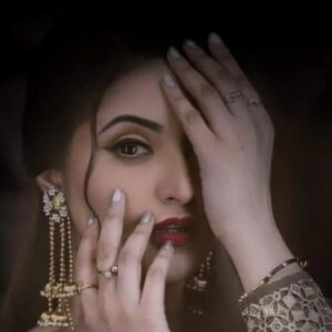 Pori Moni Instagram - Love knows not distance; it hath no continent; its eyes are for the stars.......💌