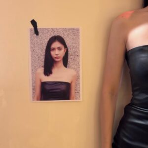 Porima Cheng Instagram - 剪短髮後的第一篇文就要來曬和志玲姐姐的合照
瞬間變成小迷妹☺️
太喜歡她了見到本人好害羞
放浪兄弟的演唱會也非常精彩🙌🏻
一開始因為音響故障
所以看到了他們團體之間的默契和可愛的一面
整個被圈粉到不行💕

自從入行後就再也沒有剪過短髮
接下來的新戲又會再以高中生出現
配合角色把我留了十年的長髮給剪了😿
雖然沒有很短但要剪的時候還是非常緊張
你們覺得如何呢？

也分享近期最愛的咖啡廳
義大利麵的麵條跟醬汁都超合我胃口
還有它的雞肉串炸雞也超好吃🤤
@ppm.taipei