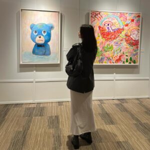 Porima Cheng Instagram - 剪短髮後的第一篇文就要來曬和志玲姐姐的合照
瞬間變成小迷妹☺️
太喜歡她了見到本人好害羞
放浪兄弟的演唱會也非常精彩🙌🏻
一開始因為音響故障
所以看到了他們團體之間的默契和可愛的一面
整個被圈粉到不行💕

自從入行後就再也沒有剪過短髮
接下來的新戲又會再以高中生出現
配合角色把我留了十年的長髮給剪了😿
雖然沒有很短但要剪的時候還是非常緊張
你們覺得如何呢？

也分享近期最愛的咖啡廳
義大利麵的麵條跟醬汁都超合我胃口
還有它的雞肉串炸雞也超好吃🤤
@ppm.taipei