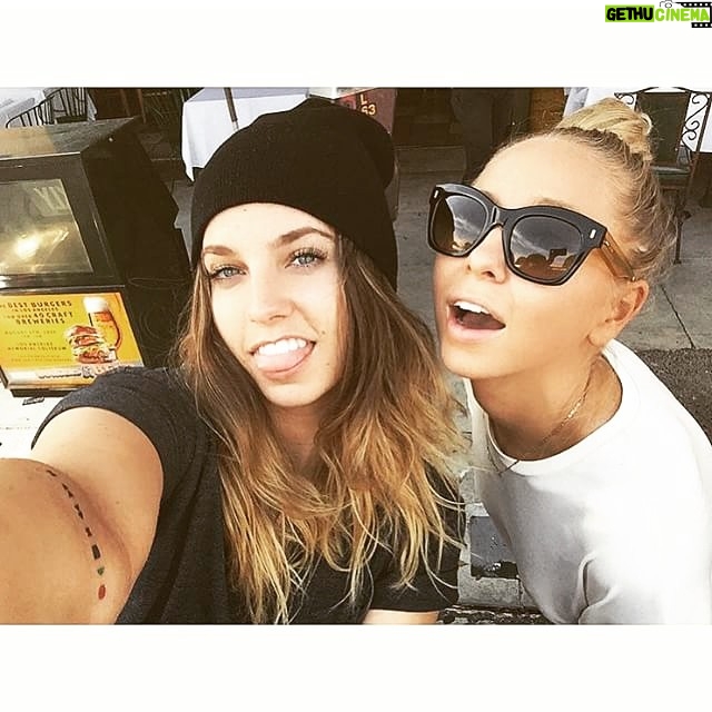 Portia Doubleday Instagram - #Repost @roxii_music does it feel good to be home and be with this Jem and be little stupids together.