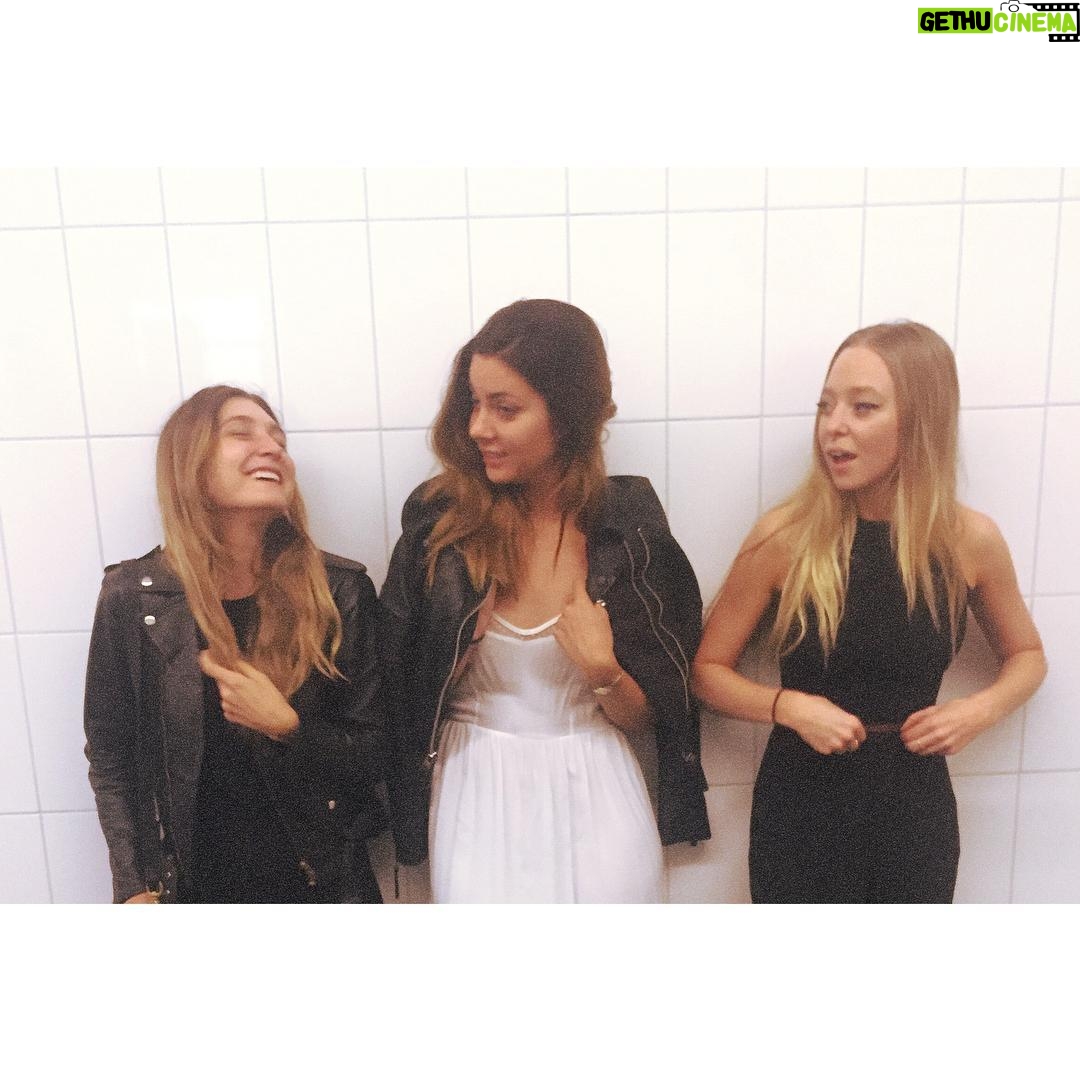 Portia Doubleday Instagram - LACMA bathroom band @laurabethschneider @nadia_gks